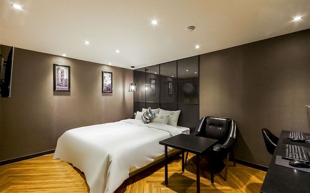 Busan Seomyeon Hotel The Sweet Room (VIP (Free use of NETFLIX TV viewing f) 20