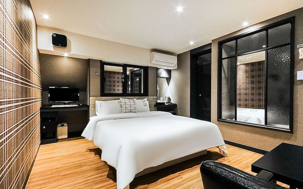 Busan Seomyeon Hotel The Sweet Room (Standard (Free use of NETFLIX TV view) 6