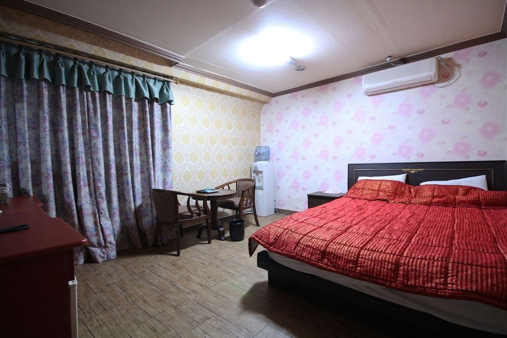 undefined Busan Oncheonjang Shine 6