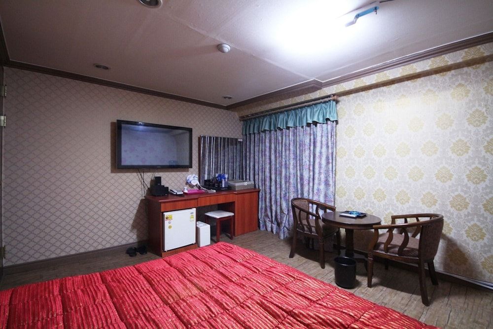 undefined Busan Oncheonjang Shine 8