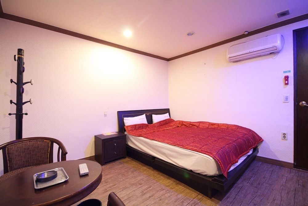 undefined Busan Oncheonjang Shine 4