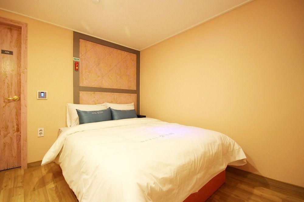 undefined Busan Seomyeon Sangkeum 8