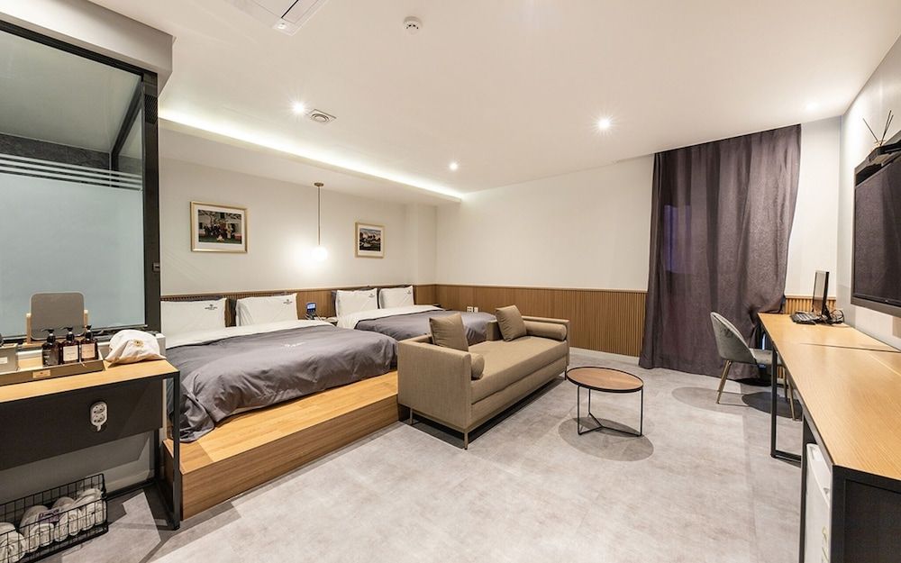 Busan Jeonggwan Brown Dot Room (Family Twin (Breakfast & Hotel Cafe &) 21