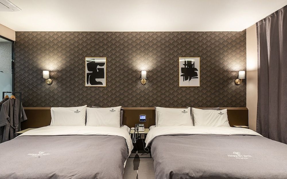 undefined Busan Jeonggwan Brown Dot 9