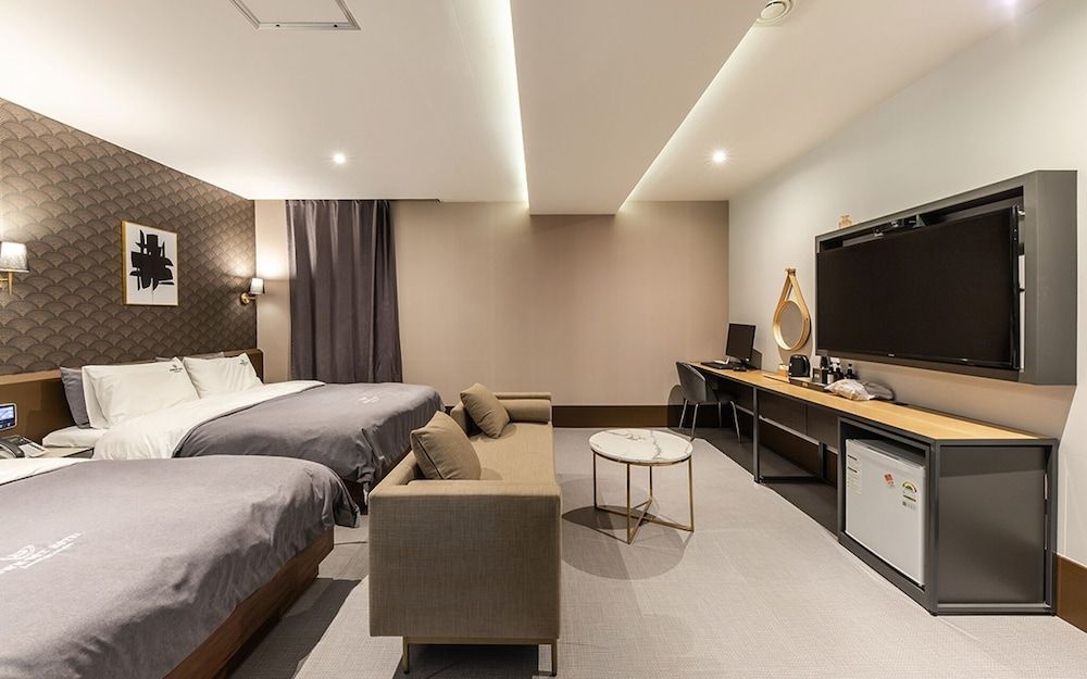 undefined Busan Jeonggwan Brown Dot 6