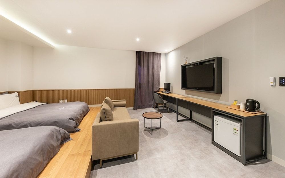 Busan Jeonggwan Brown Dot Room (Family Twin (Breakfast & Hotel Cafe &) 8