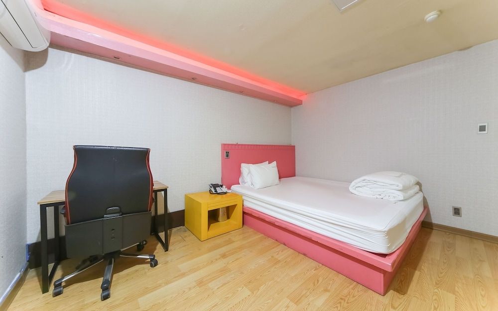 Busan Sasang J Room (Deluxe (2PC LOL& Loa & POE available ) 14