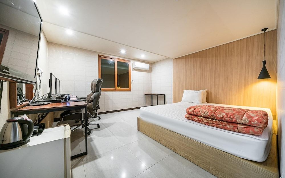 Busan Sasang J Room (Deluxe (2PC LOL& Loa & POE available ) 5