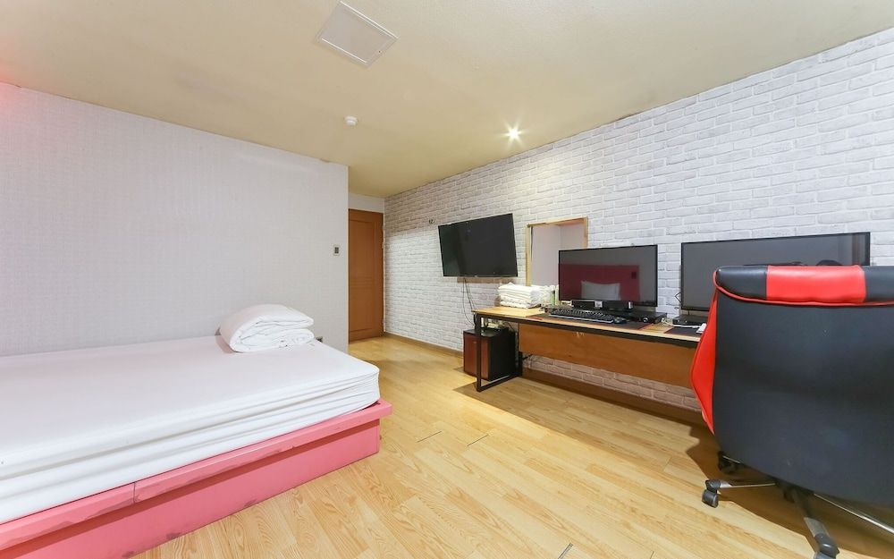 Busan Sasang J Room (Deluxe (2PC LOL& Loa & POE available ) 15
