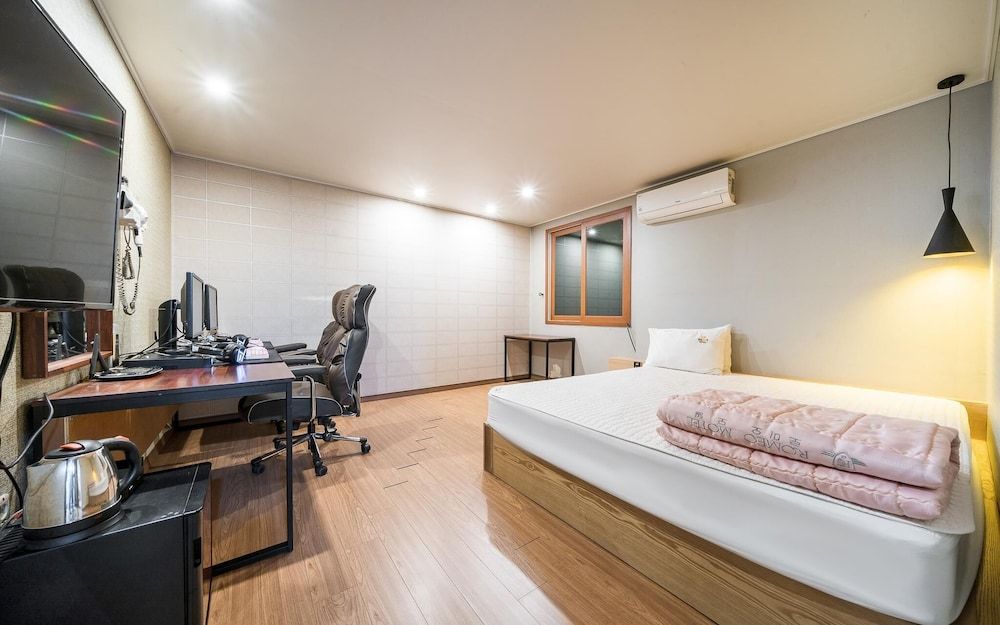 Busan Sasang J Room (Deluxe (2PC LOL& Loa & POE available )
