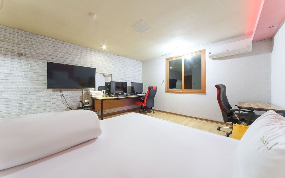 Busan Sasang J Room (Deluxe (2PC LOL& Loa & POE available ) 17