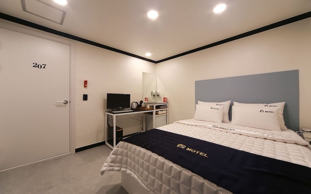 Busan Dongnae Dreams Room (Standard Double (Free Netflix + PC + )