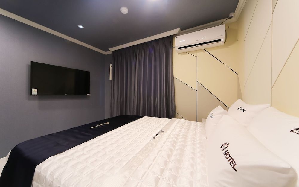 Busan Dongnae Dreams Room (Standard Double (Free Netflix + PC + ) 2