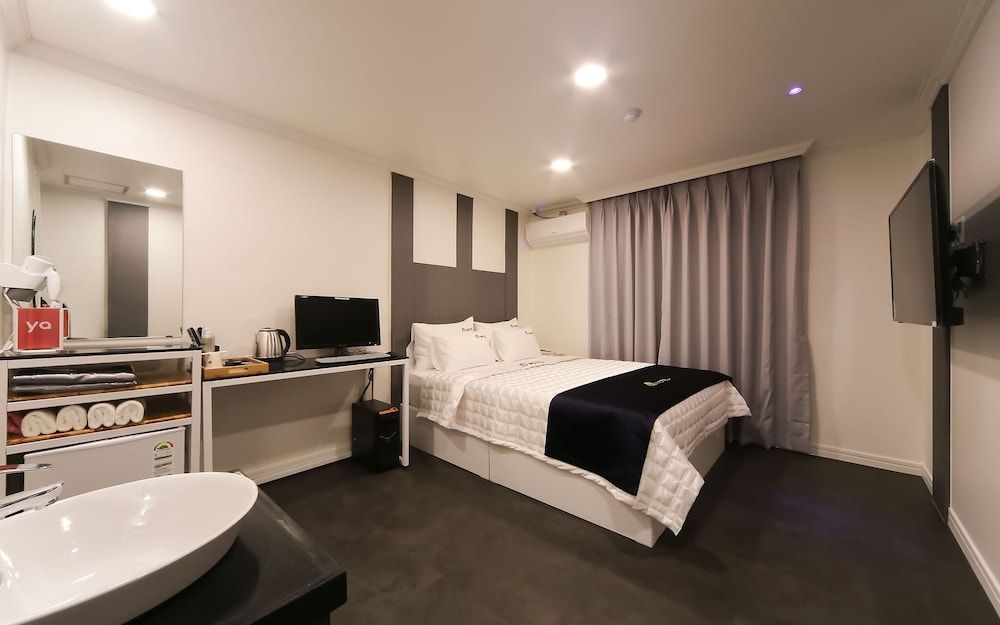 Busan Dongnae Dreams Room (Deluxe Double (Free Netflix + PC + La) 11