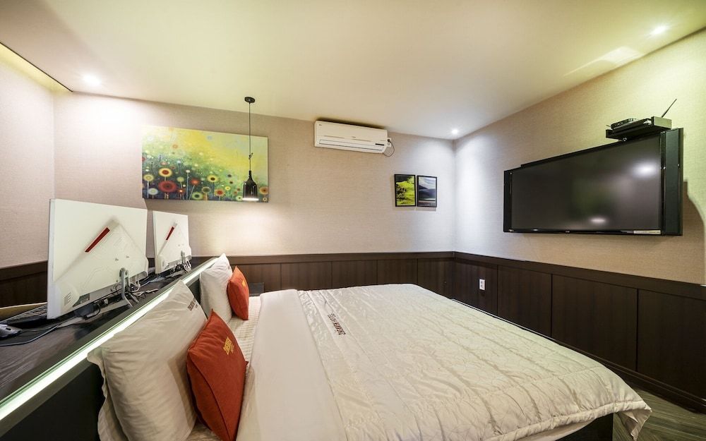 Busan Deokcheon 2heaven Hotel Room (Premium high-spec couple PC room + NE) 2