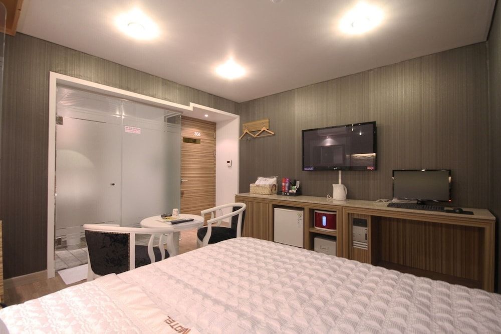 Busan Seomyeon W Room (Standard room) 12