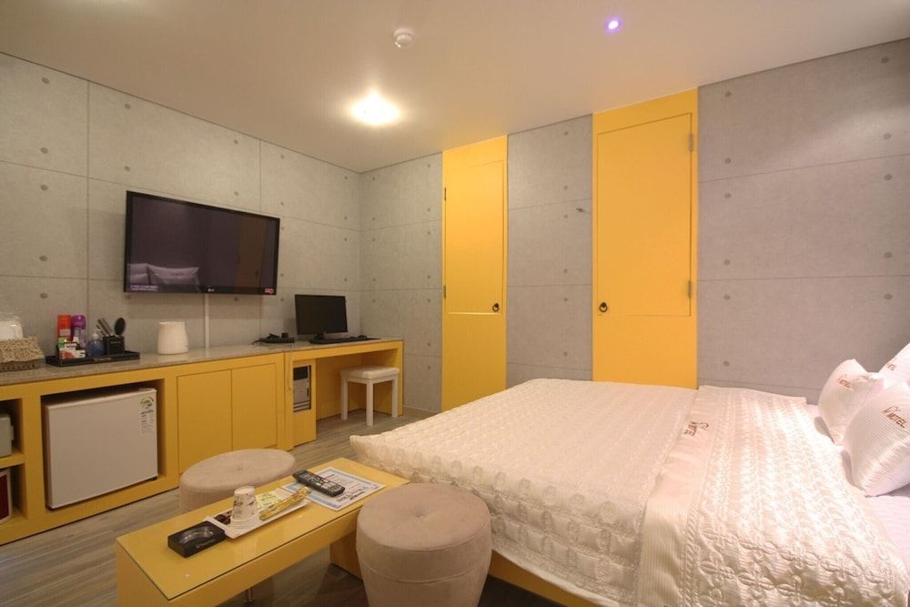 Busan Seomyeon W Room (Deluxe room) 2