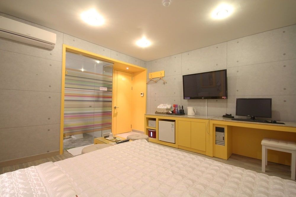 Busan Seomyeon W Room (Deluxe room) 4