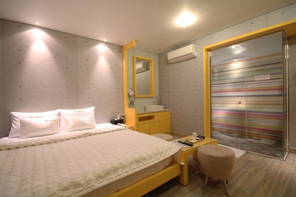 Busan Seomyeon W Room (Deluxe room) 3