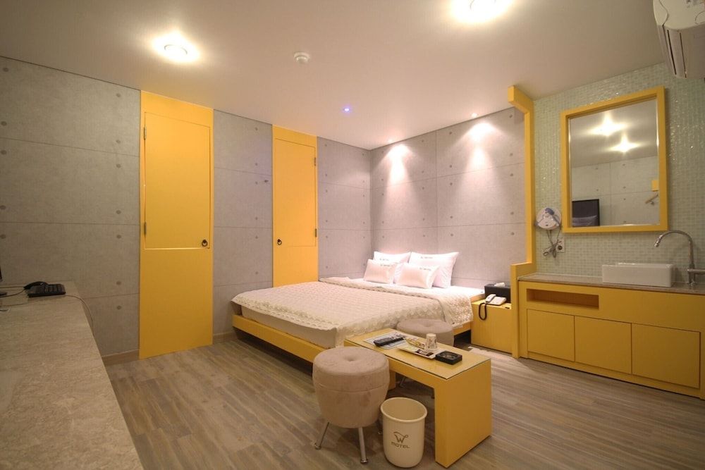 Busan Seomyeon W Room (Deluxe room)