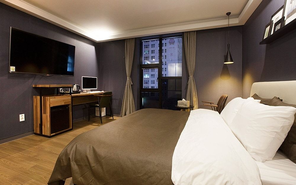 undefined Busan Yeonsan Togok Brown Dot 7