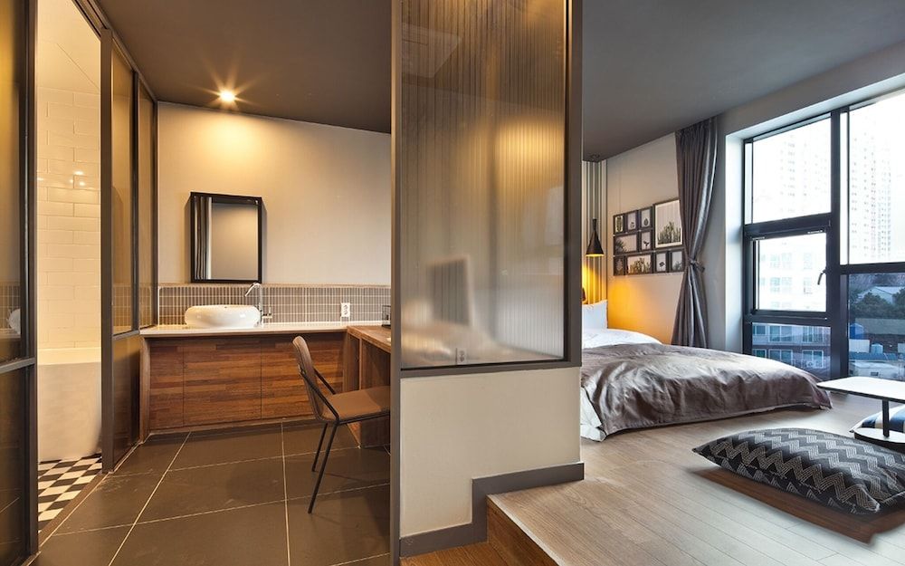 undefined Busan Yeonsan Togok Brown Dot 3