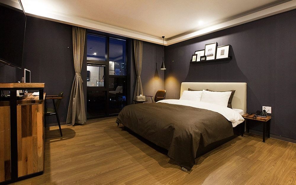 undefined Busan Yeonsan Togok Brown Dot 4