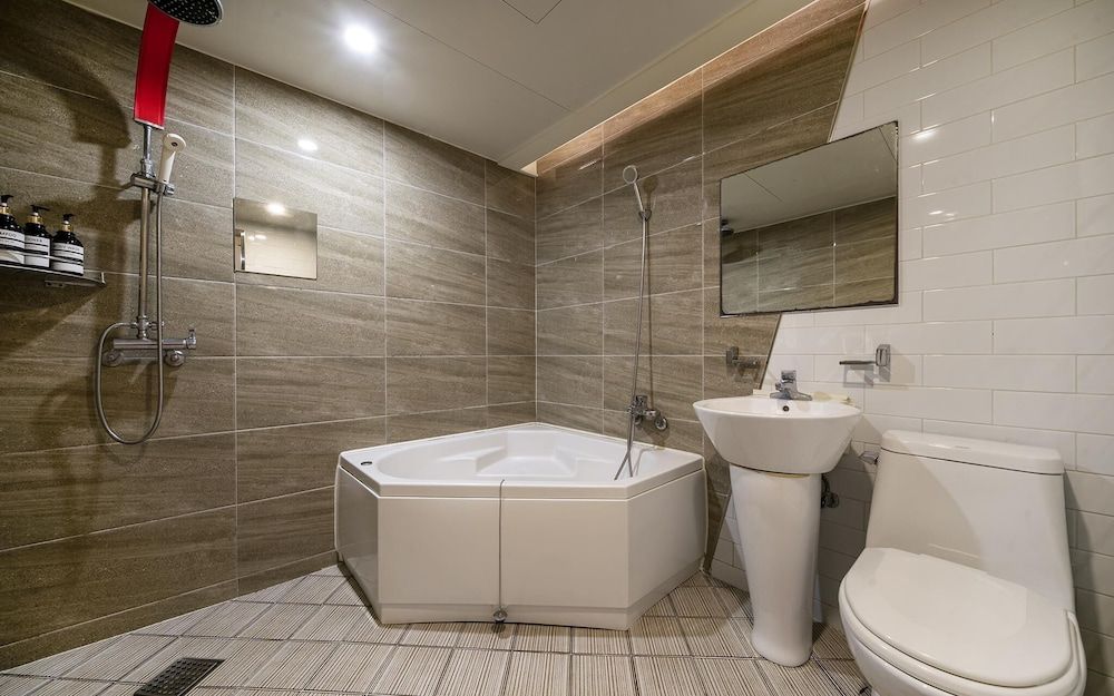 Busan Gwangalli Nuri Hotel Room (Deluxe (high-end amenities provided f) 11