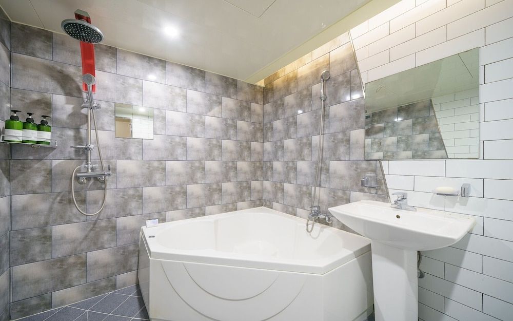 Busan Gwangalli Nuri Hotel Room (Deluxe (high-end amenities provided f) 4