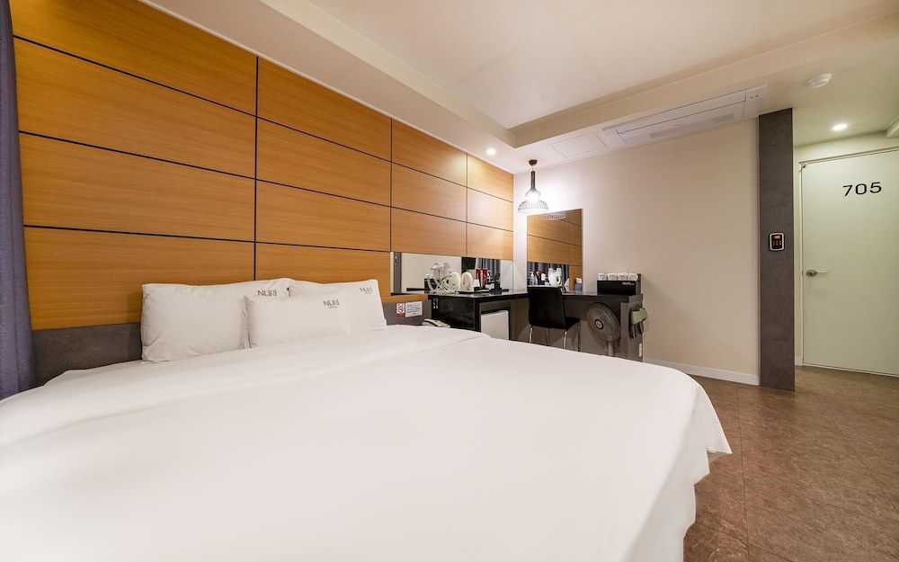 Busan Gwangalli Nuri Hotel Room (Deluxe (high-end amenities provided f) 6