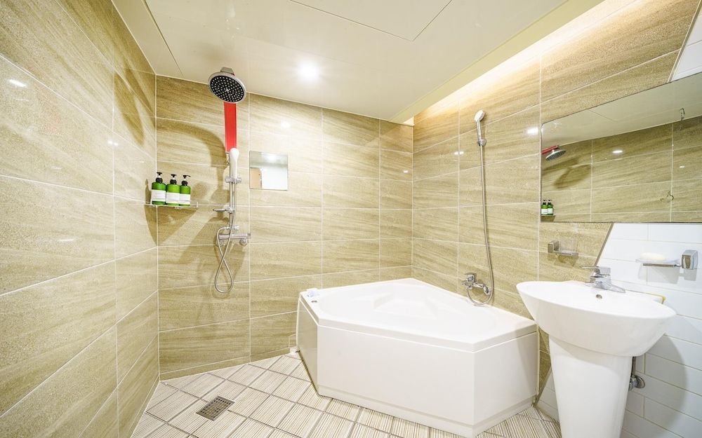 Busan Gwangalli Nuri Hotel Room (Deluxe (high-end amenities provided f) 10