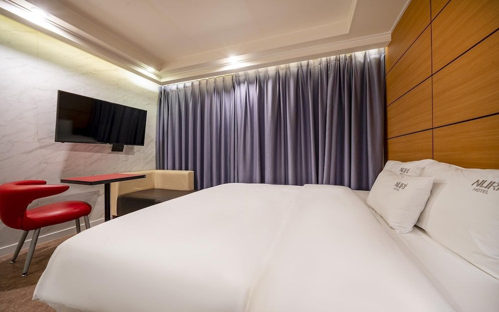 Busan Gwangalli Nuri Hotel Room (Deluxe (high-end amenities provided f) 5