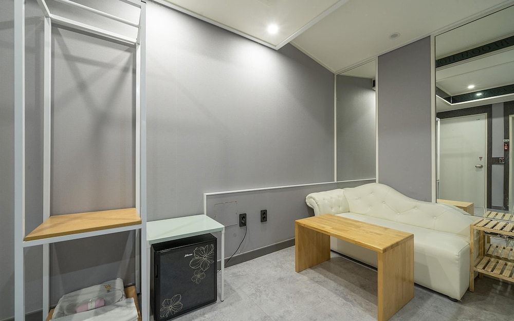 Busan Songjeong GO Room (Standard Room (Netflix available bath) 9