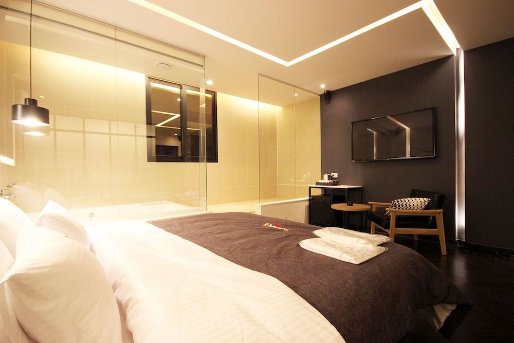 Busan Yeonsan Togok 2 Heaven Room (Sweet-window bathtub (netflix availab) 2