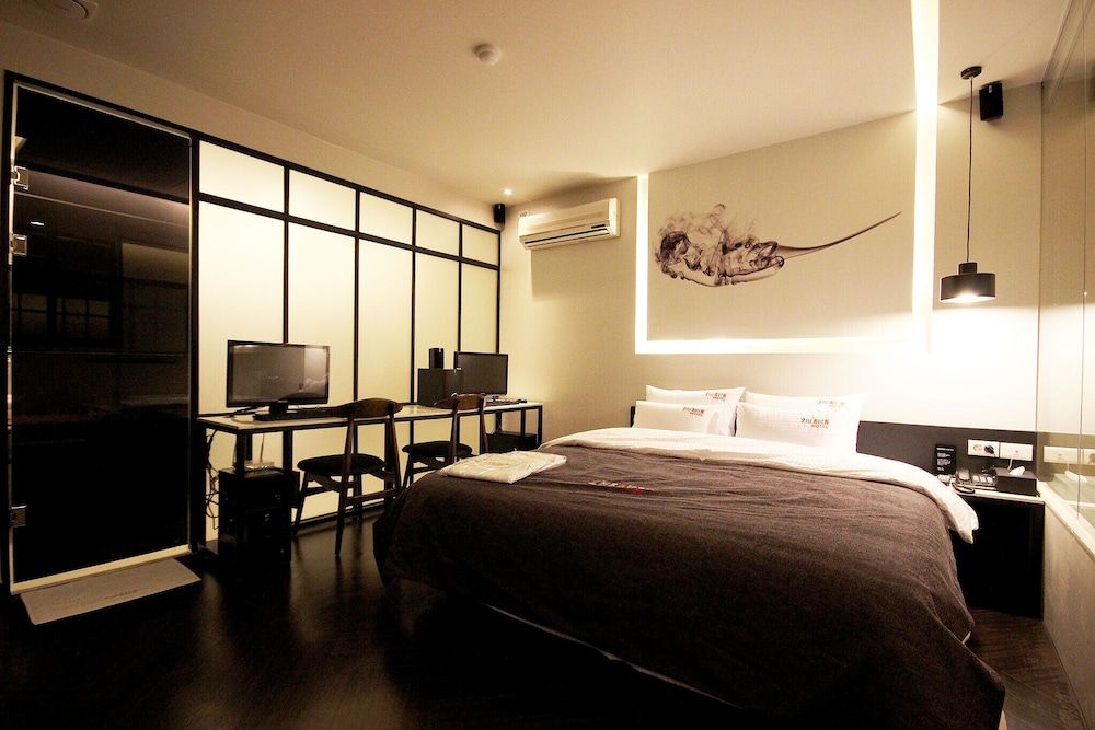 Busan Yeonsan Togok 2 Heaven Room (Sweet-window bathtub (netflix availab) 4