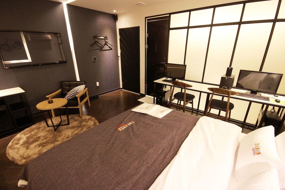 Busan Yeonsan Togok 2 Heaven Room (Sweet-window bathtub (netflix availab) 3