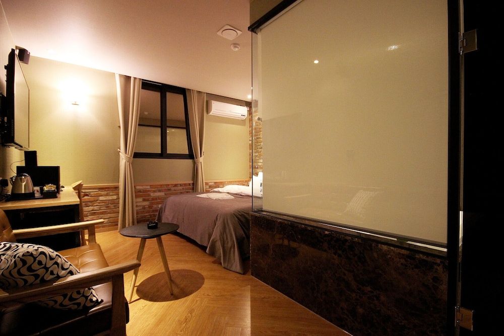 Busan Yeonsan Togok 2 Heaven Room (Deluxe (Netflix Bathtub)) 9