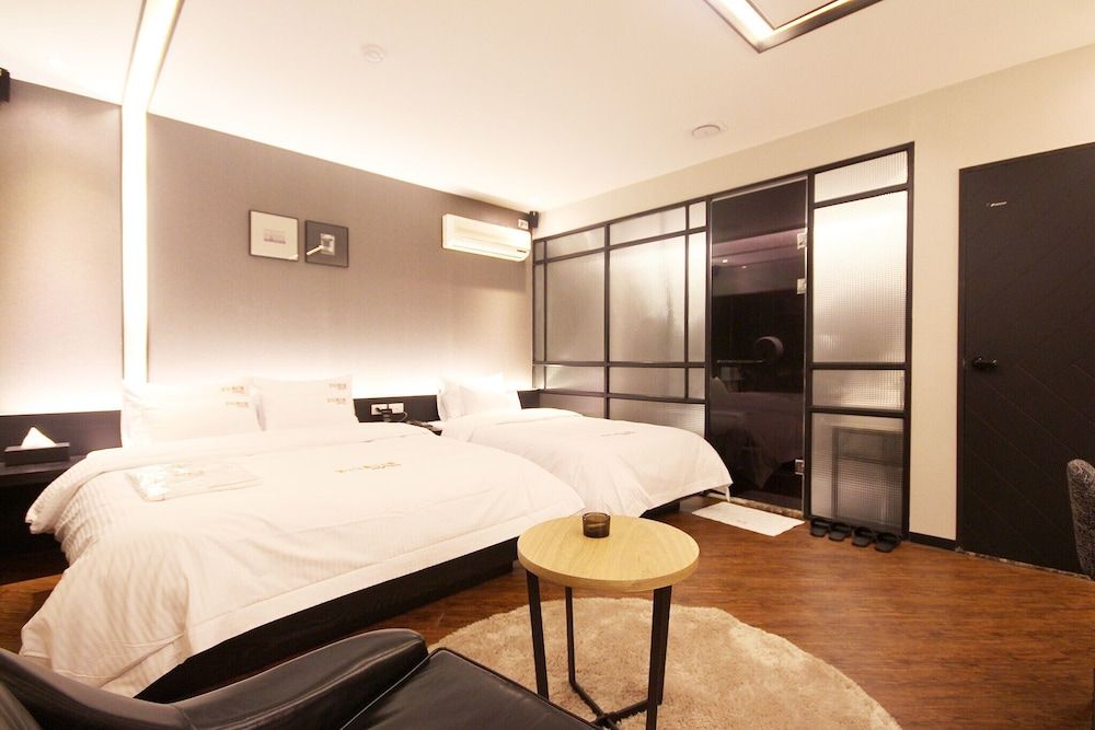 Busan Yeonsan Togok 2 Heaven Room (Sweet-Twin (Netflix available state-o) 2