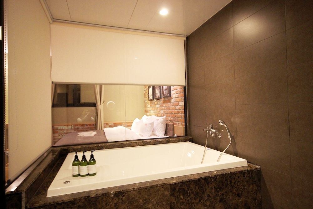 Busan Yeonsan Togok 2 Heaven Room (Deluxe (Netflix Bathtub)) 10