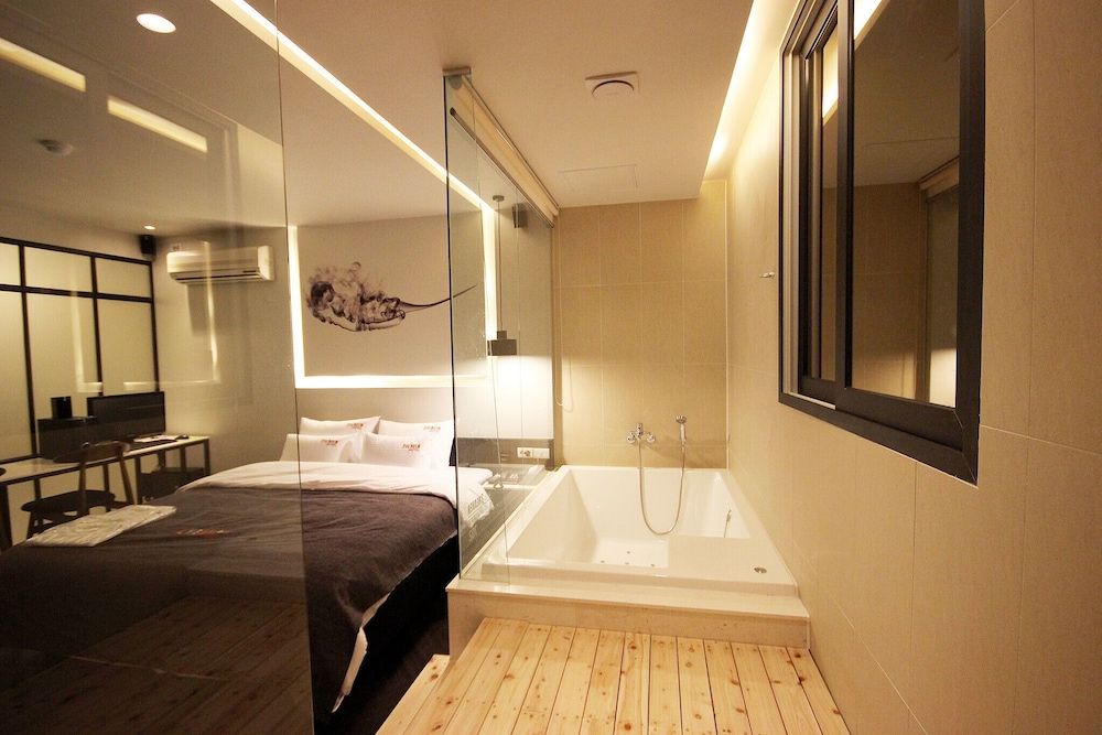 Busan Yeonsan Togok 2 Heaven Room (Sweet-window bathtub (netflix availab) 5