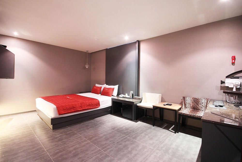 undefined Busan Allakdong Lazzi 3