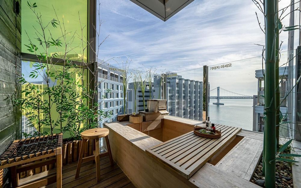 Busan Gwangalli The Club Hotel Room (AOA (10 pyeong) (open-air Hinoki-tang) 2