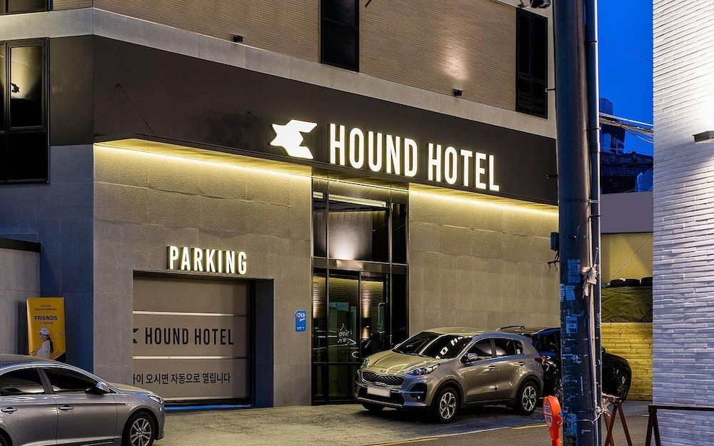 undefined Busan Sajik Hound Minam Station 9
