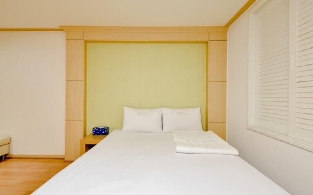 undefined Orange Hotel 2