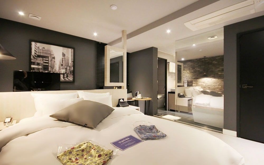 Yaja Busan Sasang Terminal Room (Deluxe (Netflix + Bathtub + Air Purif) 4