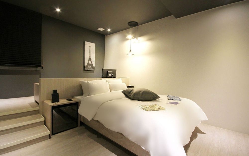 Yaja Busan Sasang Terminal Room (Standard (Netflix + latex bed + addit)