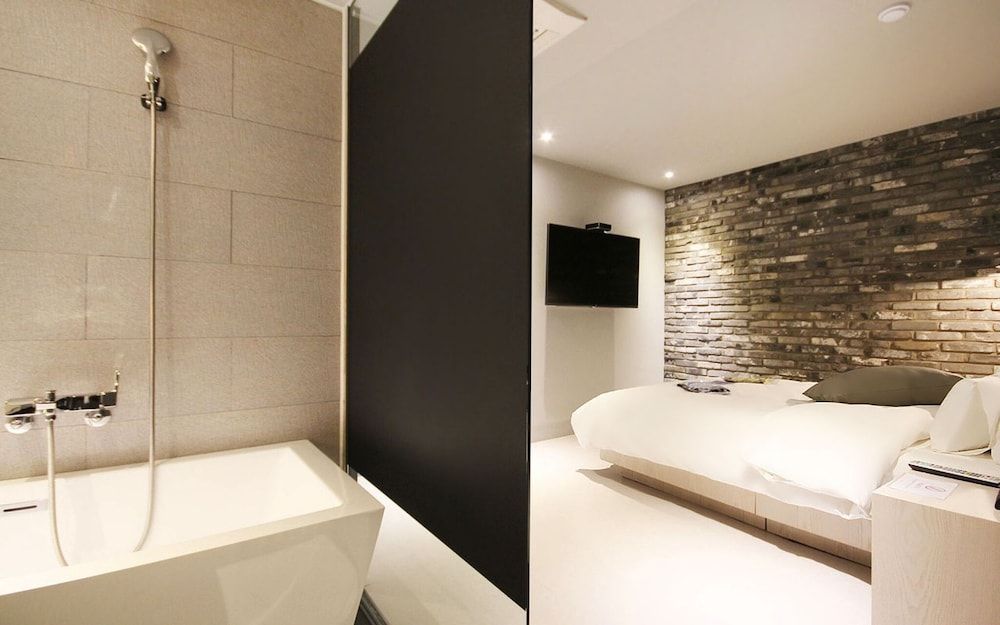 Yaja Busan Sasang Terminal Room (Deluxe (Netflix + Bathtub + Air Purif) 3