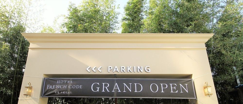 undefined Hotel Frenchcode 8