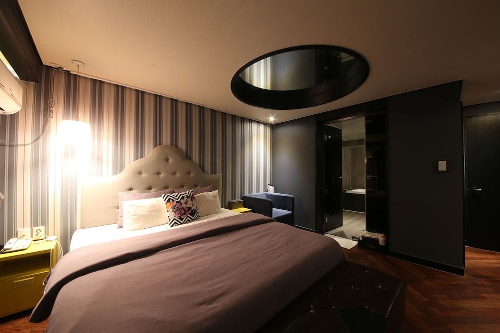 undefined Hotel Frenchcode 7