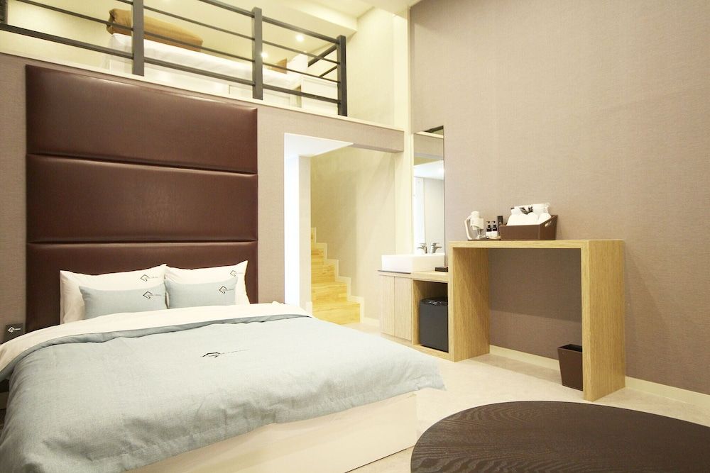 GRAN HOTEL Family Twin Room 2